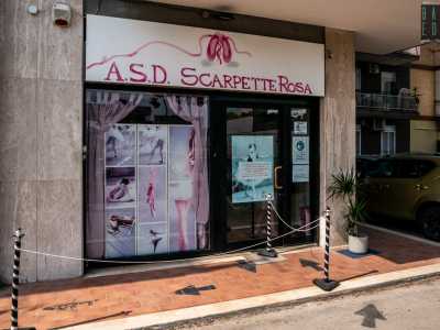 Con in mente ancora questo splendido gesto atletico, ci spostiamo verso la terza e ultima tappa del nostro tour: Scarpette Rosa, presente dal 1980 in corso Alcide de Gasperi